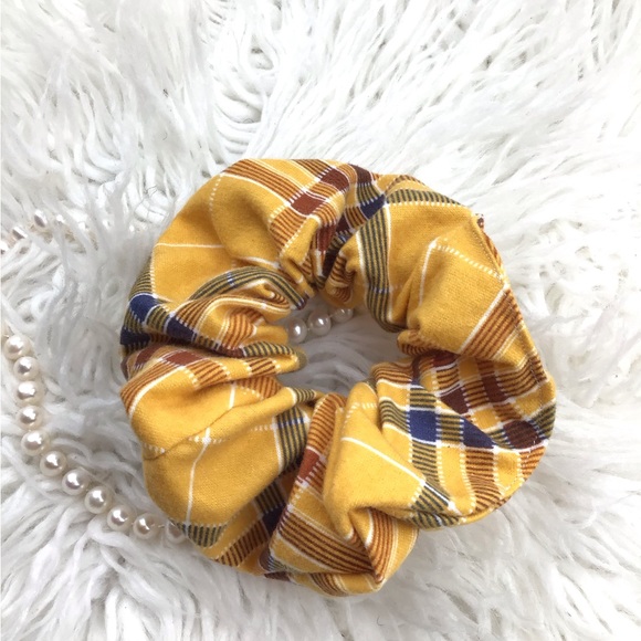 👩‍🦱 4 for $16 SCRUNCHIE ( golden plaid ) MATCH WITH YOUR FUR BABY 💕 - Picture 2 of 7